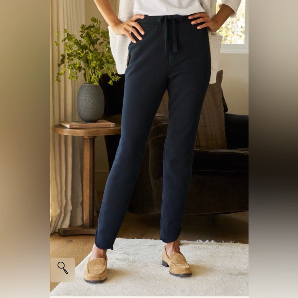 Frank & Eileen. Navy. EUC. CHRISTINE
Tulip Ankle Sweatpant. Small.
